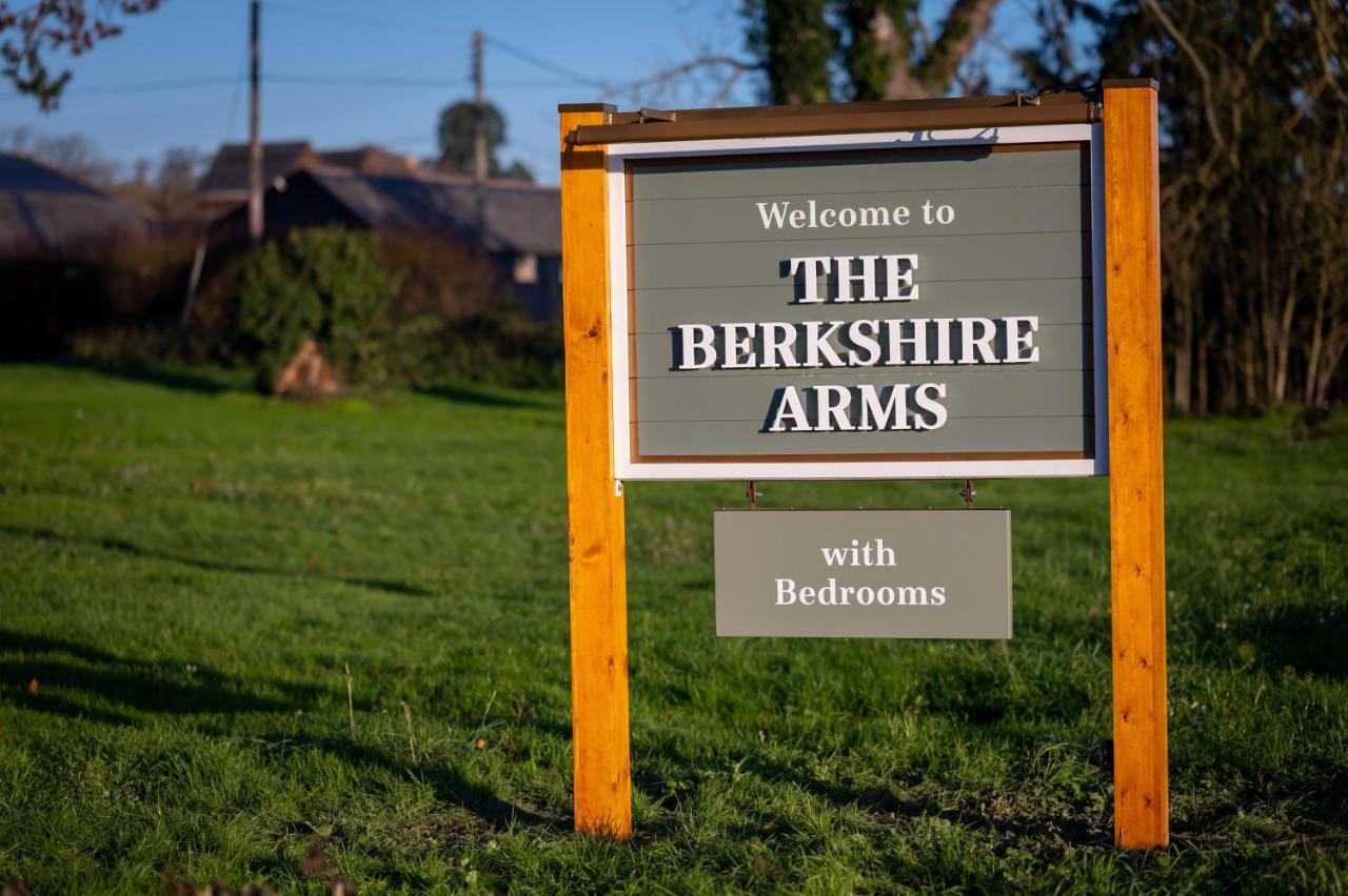 Berkshire Arms By Chef & Brewer Collection Hotel Midgham Exterior photo